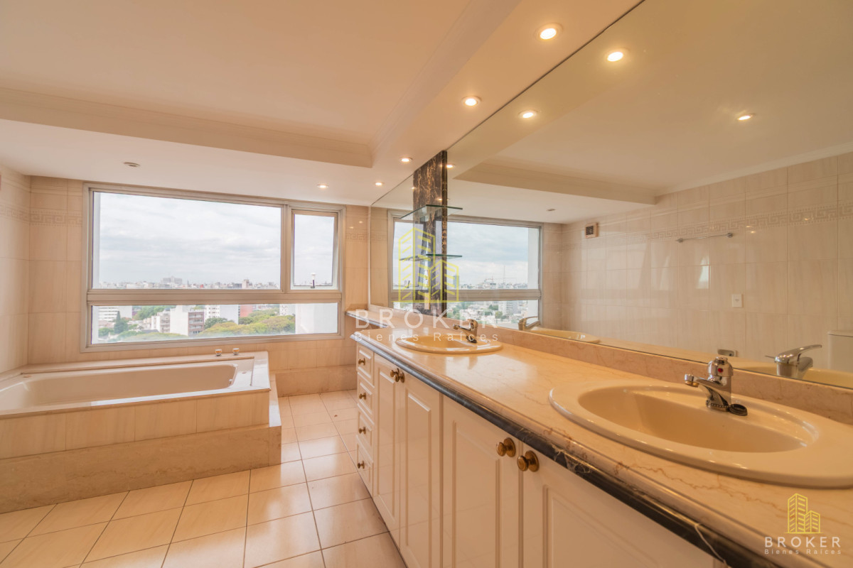 Apartamento ID.503 - Penthouse de 4 dormitorios en Golf Punta Carretas Barbacoa propia! Garage Doble