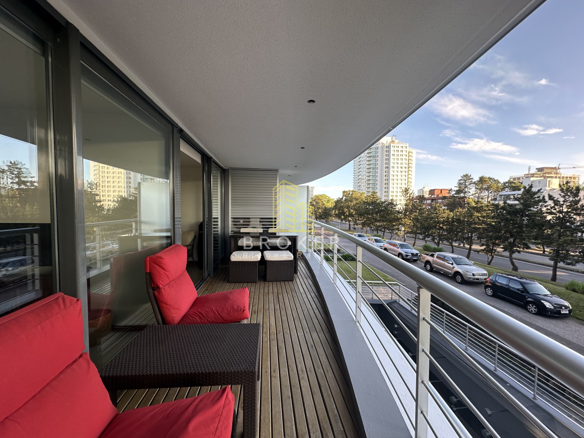 Apartamento ID.2043/Venta_de_apartamento_de_dos_dormitorios_a_media_cuadra_del_shopping_de_Punta_del_Este,_Uruguay. - Venta de apartamento de dos dormitorios a media cuadra del shopping de Punta del Este, Uruguay.