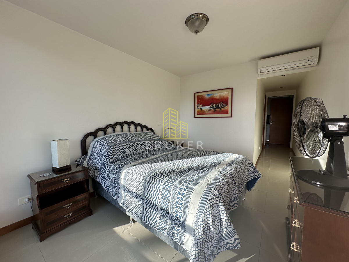 Apartamento ID.2043/Venta_de_apartamento_de_dos_dormitorios_a_media_cuadra_del_shopping_de_Punta_del_Este,_Uruguay. - Venta de apartamento de dos dormitorios a media cuadra del shopping de Punta del Este, Uruguay.