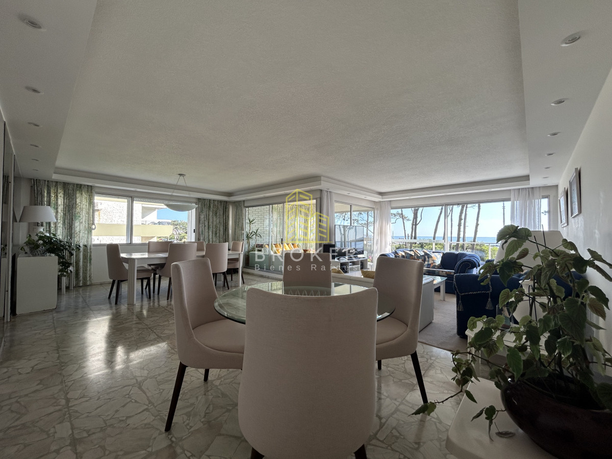 Apartamento ID.796/Venta_de_apartamento_primera_linea_en_playa_Mansa,_Punta_del_Este._Uruguay - Venta de apartamento primera linea en playa Mansa, Punta del Este. Uruguay