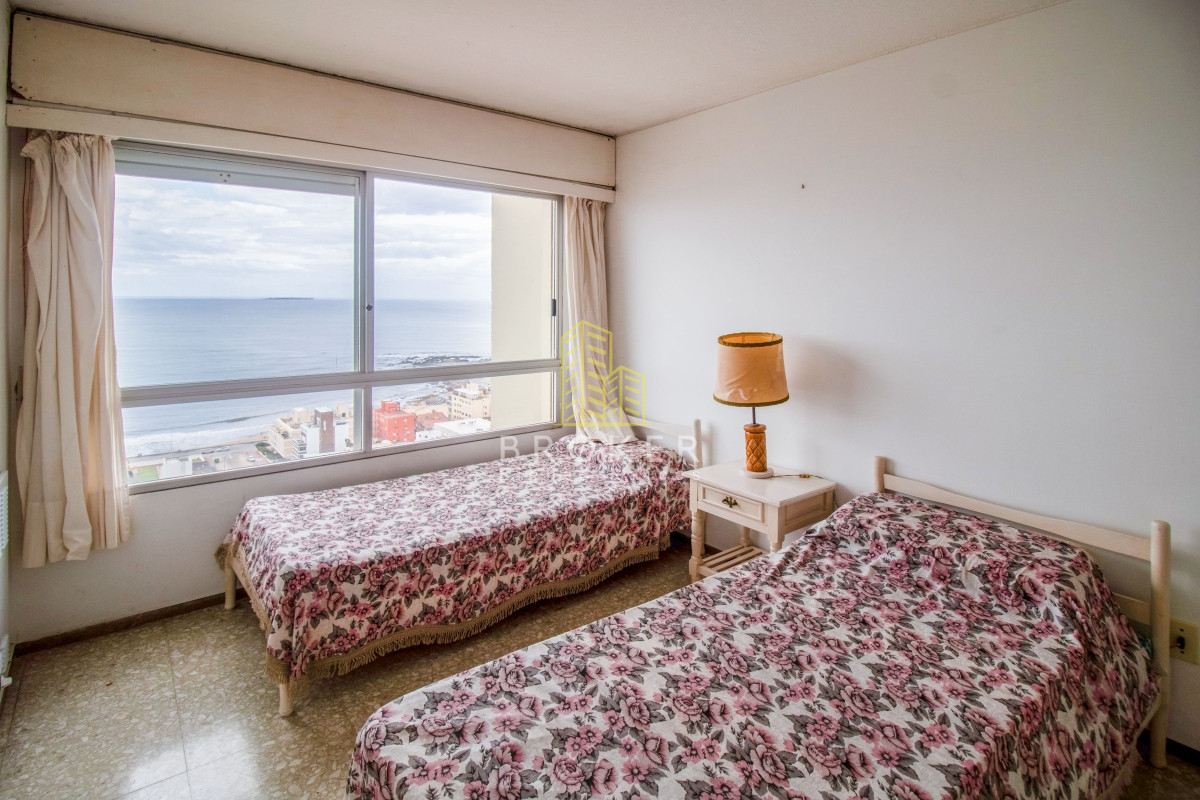 Apartamento ID.876/Venta_de_apartamento_de_tres_dormitorios_en_Peninsula._Punta_del_Este,_Uruguay. - Venta de apartamento de tres dormitorios en Peninsula. Punta del Este, Uruguay.