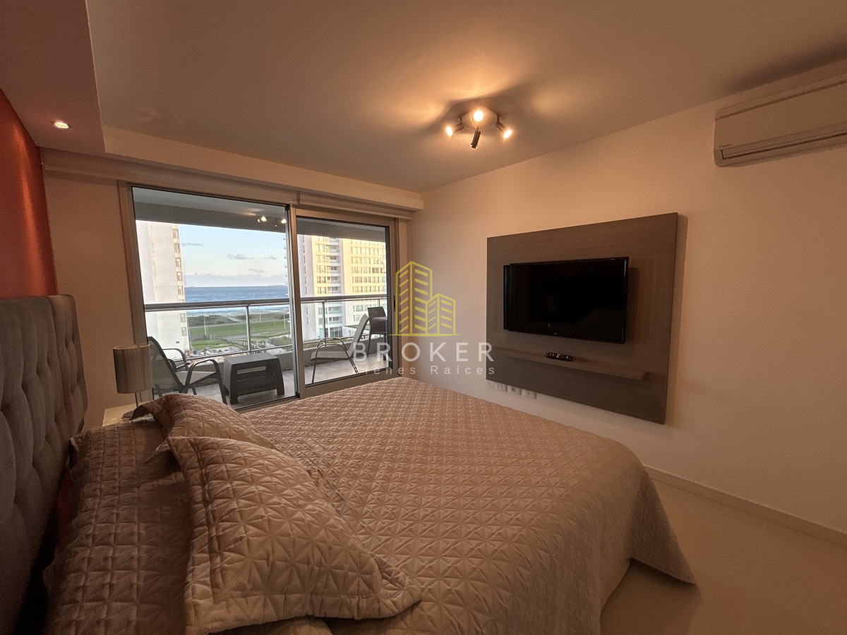 Apartamento ID.1868/Venta_de_apartamento_dos_dormitorios_con_vista_al_mar_en_torre_de_primera_categoria_en_Punta_del_Este.,_Uruguay - Venta de apartamento dos dormitorios con vista al mar en torre de primera categoria en Punta del Este., Uruguay