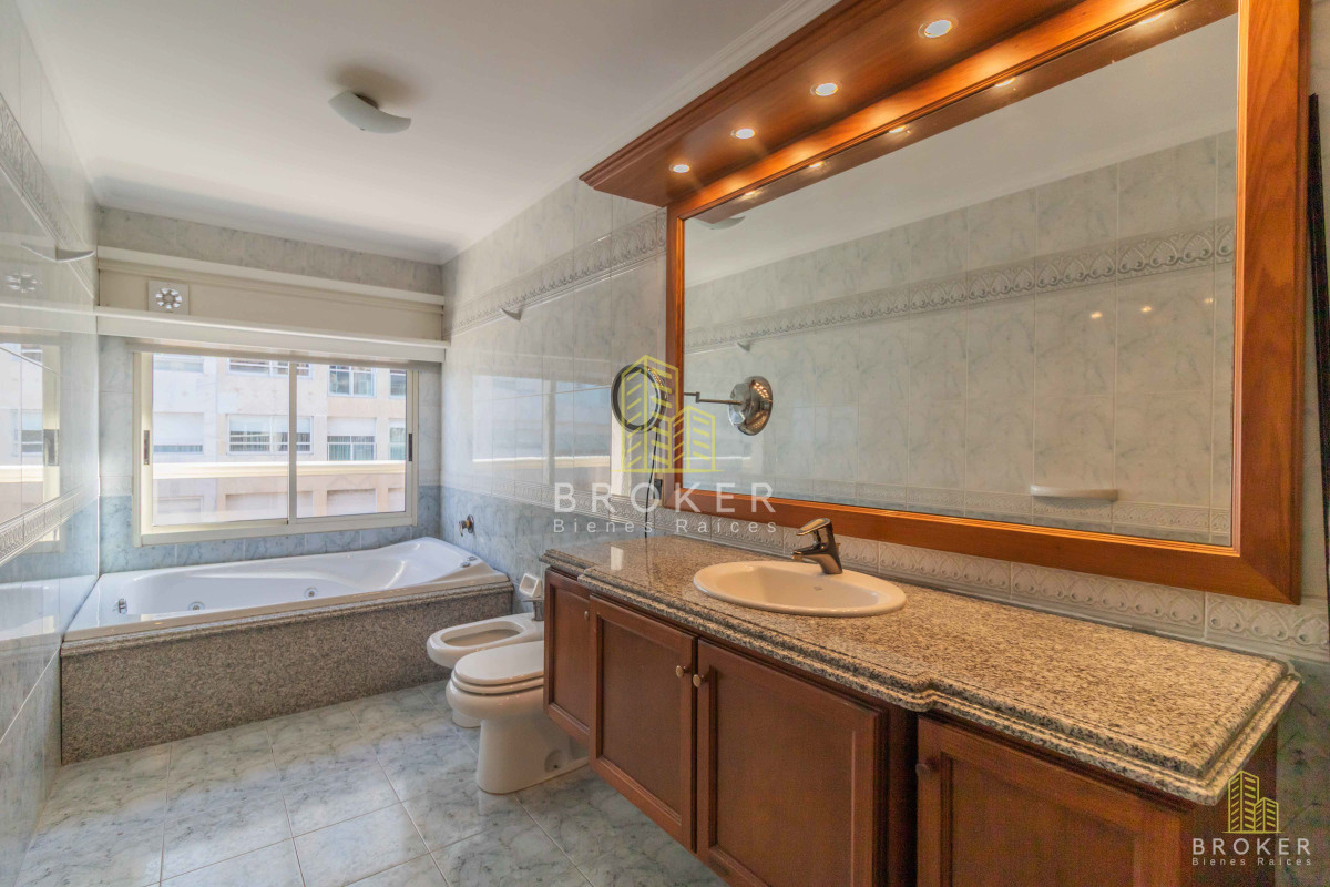 Apartamento ID.272/venta_apartamento_3_suites_mas_servicio_en_Pocitos_frente_al_mar_con_parrillero - venta apartamento 3 suites mas servicio en Pocitos frente al mar con parrillero
