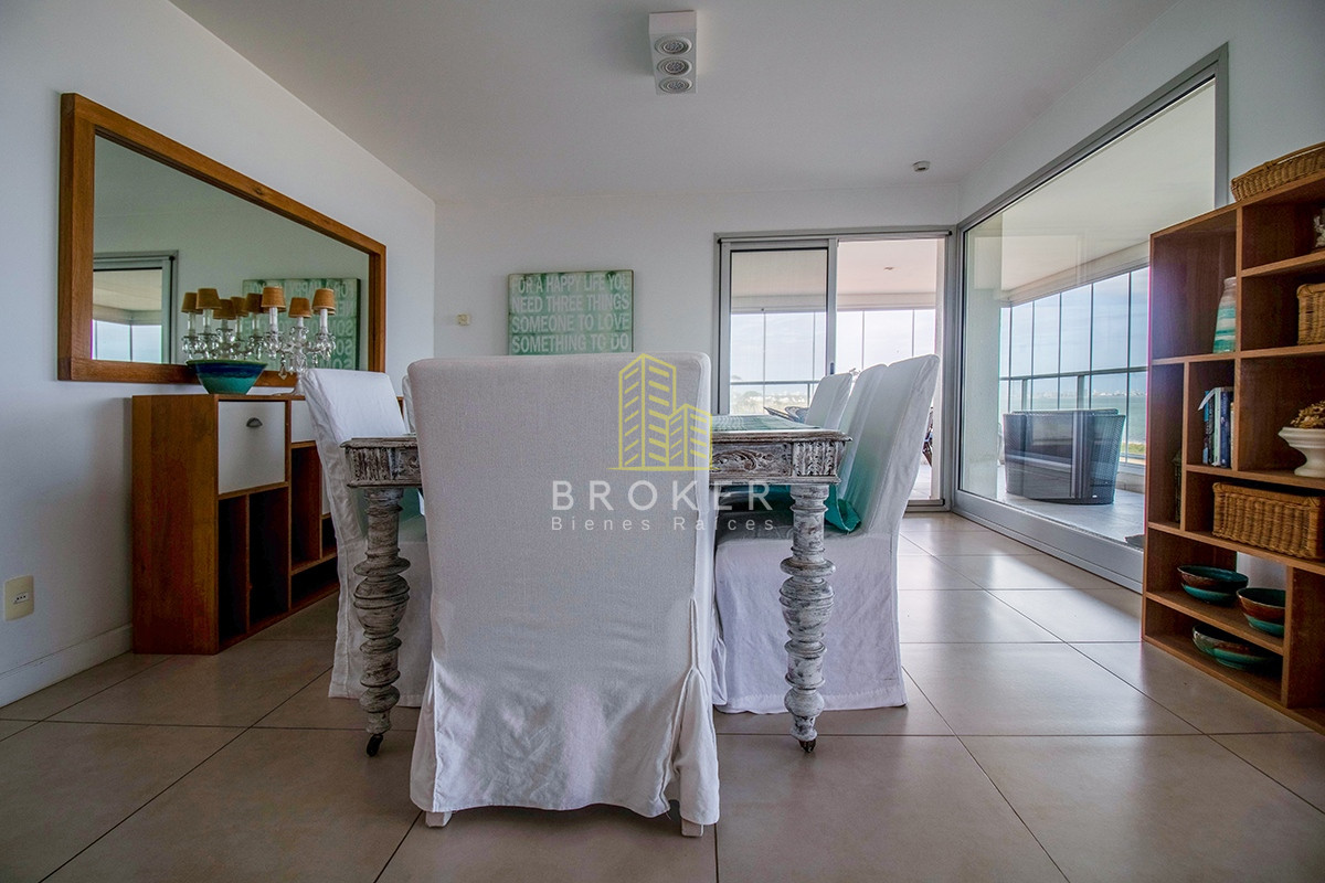 Apartamento ID.806/Venta_o_alquiler_de_Penthouse_en_primera_linea_en_Pinares._Punta_del_Este,_Uruguay. - Venta o alquiler de Penthouse en primera linea en Pinares. Punta del Este, Uruguay.