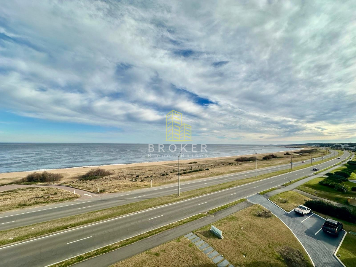Apartamento ID.2393/Departamento_Ville_de_Mer_Penthouse_en_Punta_del_Este_Playa_Mansa_Pinares_2_garages_estufa_a_leña - Departamento Ville de Mer Penthouse en Punta del Este Playa Mansa Pinares 2 garages estufa a leña