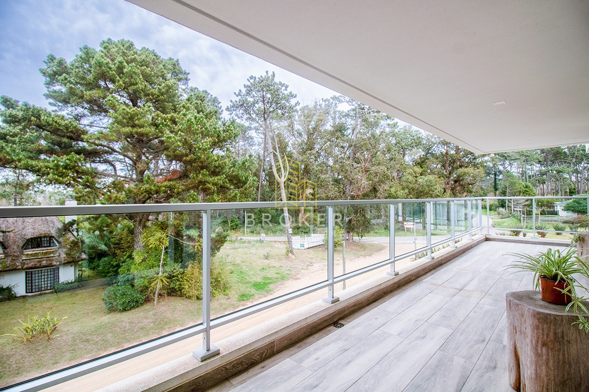 Apartamento ID.528/Venta_de_Penthouse_duplex_en_edificio_de_alta_gama_a_250_metros_del_mar,_Playa_Brava,_Punta_del_Este._Uruguay - Venta de Penthouse duplex en edificio de alta gama a 250 metros del mar, Playa Brava, Punta del Este. Uruguay