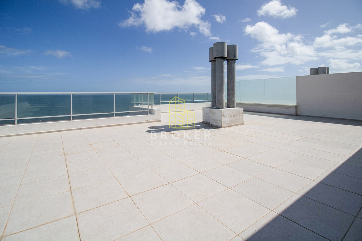 Apartamento ID.806/Venta_o_alquiler_de_Penthouse_en_primera_linea_en_Pinares._Punta_del_Este,_Uruguay. - Venta o alquiler de Penthouse en primera linea en Pinares. Punta del Este, Uruguay.