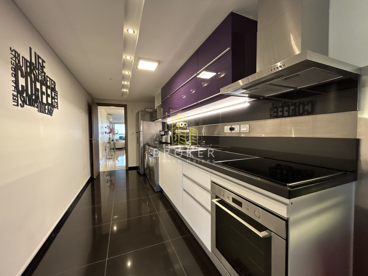 Apartamento ID.1868/Venta_de_apartamento_dos_dormitorios_con_vista_al_mar_en_torre_de_primera_categoria_en_Punta_del_Este.,_Uruguay - Venta de apartamento dos dormitorios con vista al mar en torre de primera categoria en Punta del Este., Uruguay