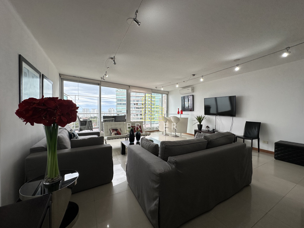 Apartamento ID.2024/Venta_y_alquiller_de_espectacular_penthouse_con_vista_a_toda_la_ciudad_y_las_playas_de_Punta_del_Este. - Venta y alquiller de espectacular penthouse con vista a toda la ciudad y las playas de Punta del Este.