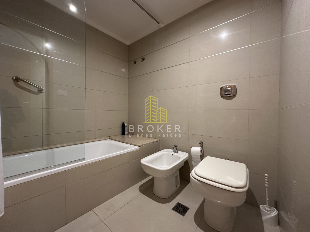 Apartamento ID.2043/Venta_de_apartamento_de_dos_dormitorios_a_media_cuadra_del_shopping_de_Punta_del_Este,_Uruguay. - Venta de apartamento de dos dormitorios a media cuadra del shopping de Punta del Este, Uruguay.