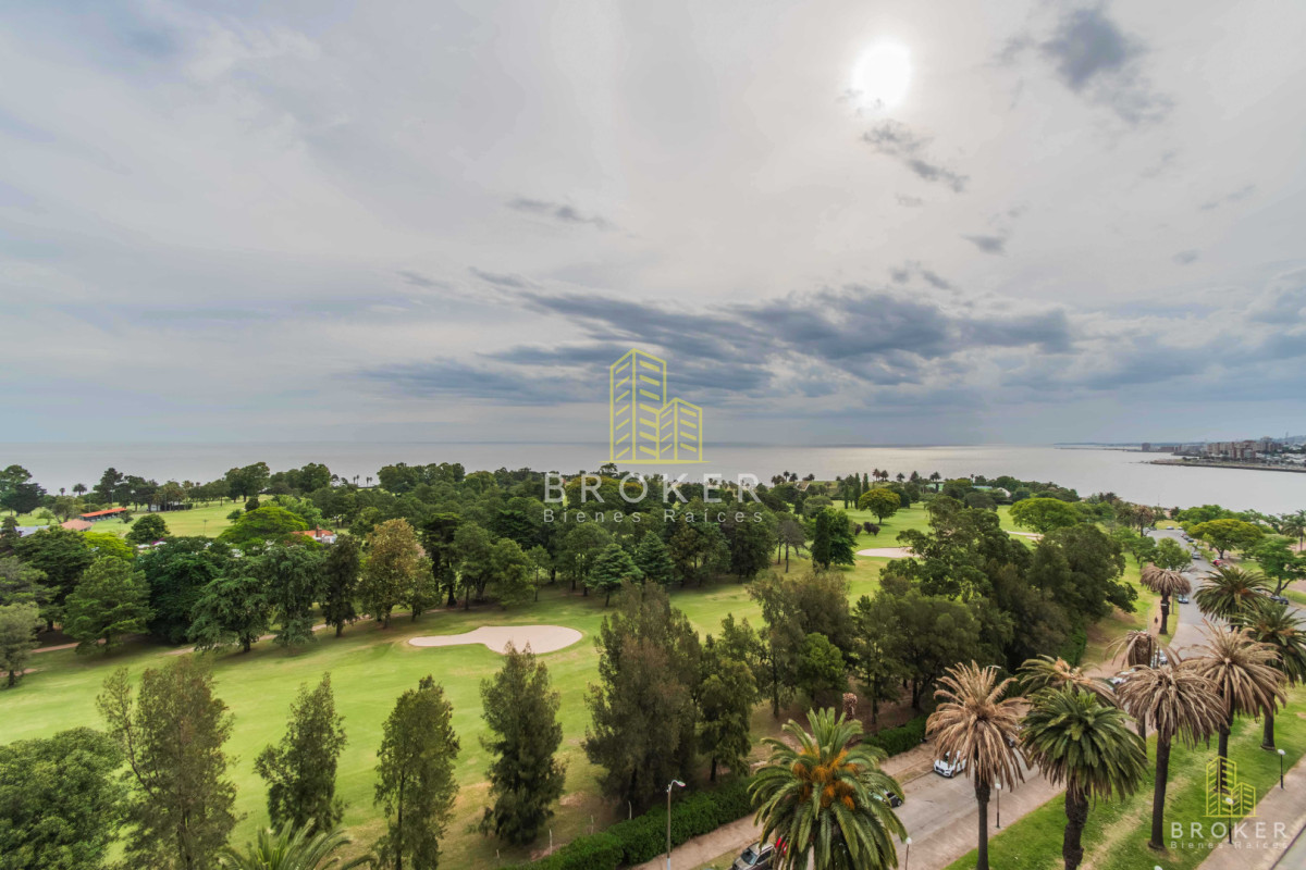 Apartamento ID.503 - Penthouse de 4 dormitorios en Golf Punta Carretas Barbacoa propia! Garage Doble