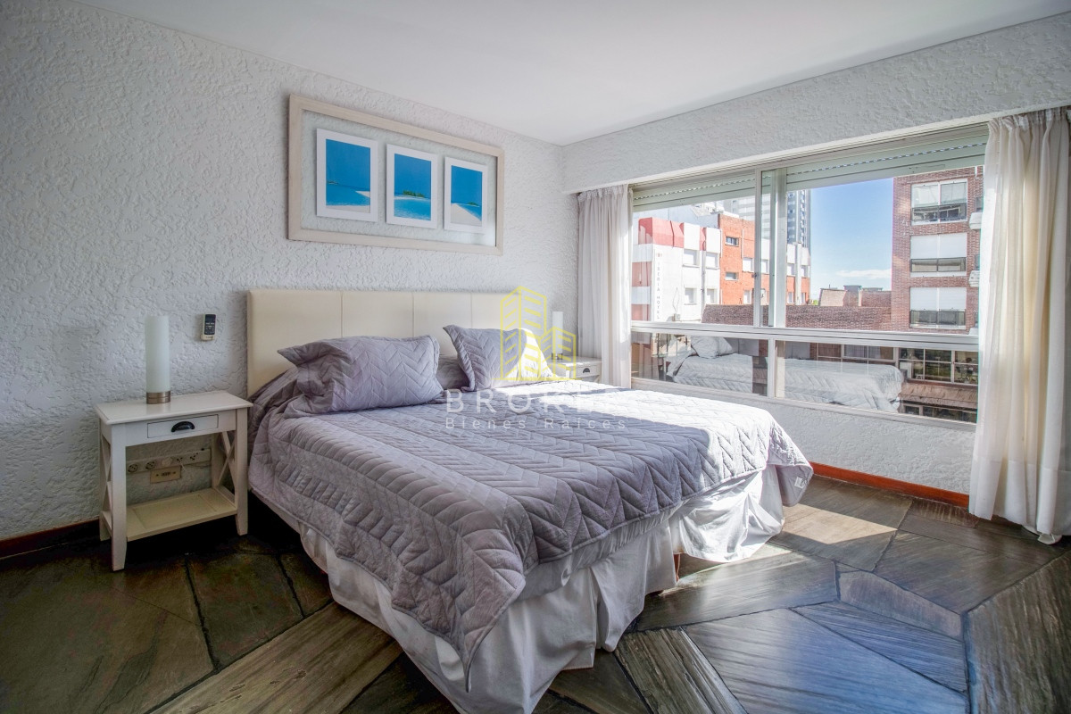 Apartamento ID.1102/Venta_de_luminoso_apartamento_en_Peninsula._Punta_del_Este,_Uruguay. - Venta de luminoso apartamento en Peninsula. Punta del Este, Uruguay.