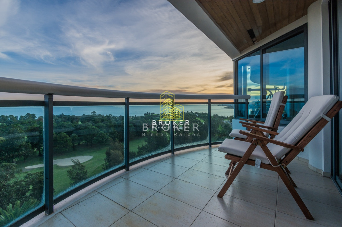 Apartamento ID.503/Penthouse_de_4_dormitorios_en_Golf_Punta_Carretas_Barbacoa_propia!_Garage_Doble - Penthouse de 4 dormitorios en Golf Punta Carretas Barbacoa propia! Garage Doble