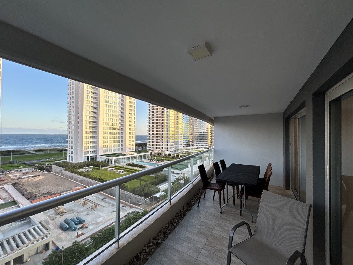 Apartamento ID.1868/Venta_de_apartamento_dos_dormitorios_con_vista_al_mar_en_torre_de_primera_categoria_en_Punta_del_Este.,_Uruguay - Venta de apartamento dos dormitorios con vista al mar en torre de primera categoria en Punta del Este., Uruguay