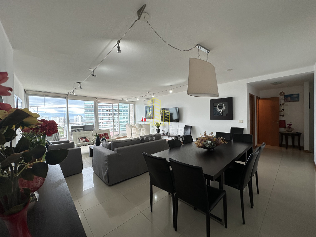 Apartamento ID.2024/Venta_y_alquiller_de_espectacular_penthouse_con_vista_a_toda_la_ciudad_y_las_playas_de_Punta_del_Este. - Venta y alquiller de espectacular penthouse con vista a toda la ciudad y las playas de Punta del Este.