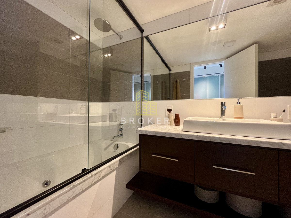 Apartamento ID.2012/Venta_Apartamento_de_4_dormitorios_a_metros_del_mar_en_Playa_Brava,_Punta_del_Este,_Maldonado - Venta Apartamento de 4 dormitorios a metros del mar en Playa Brava, Punta del Este, Maldonado