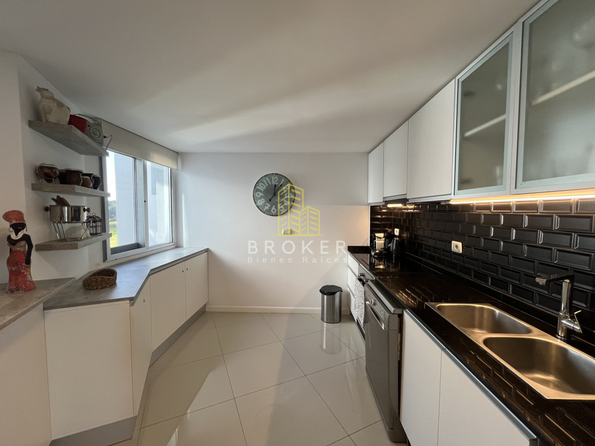 Apartamento ID.8804/Apartamento_en_Venta_2_Dormitorios_Frente_al_Mar_en_Playa_Mansa_Punta_del_Este_ - Apartamento en Venta 2 Dormitorios Frente al Mar en Playa Mansa Punta del Este 