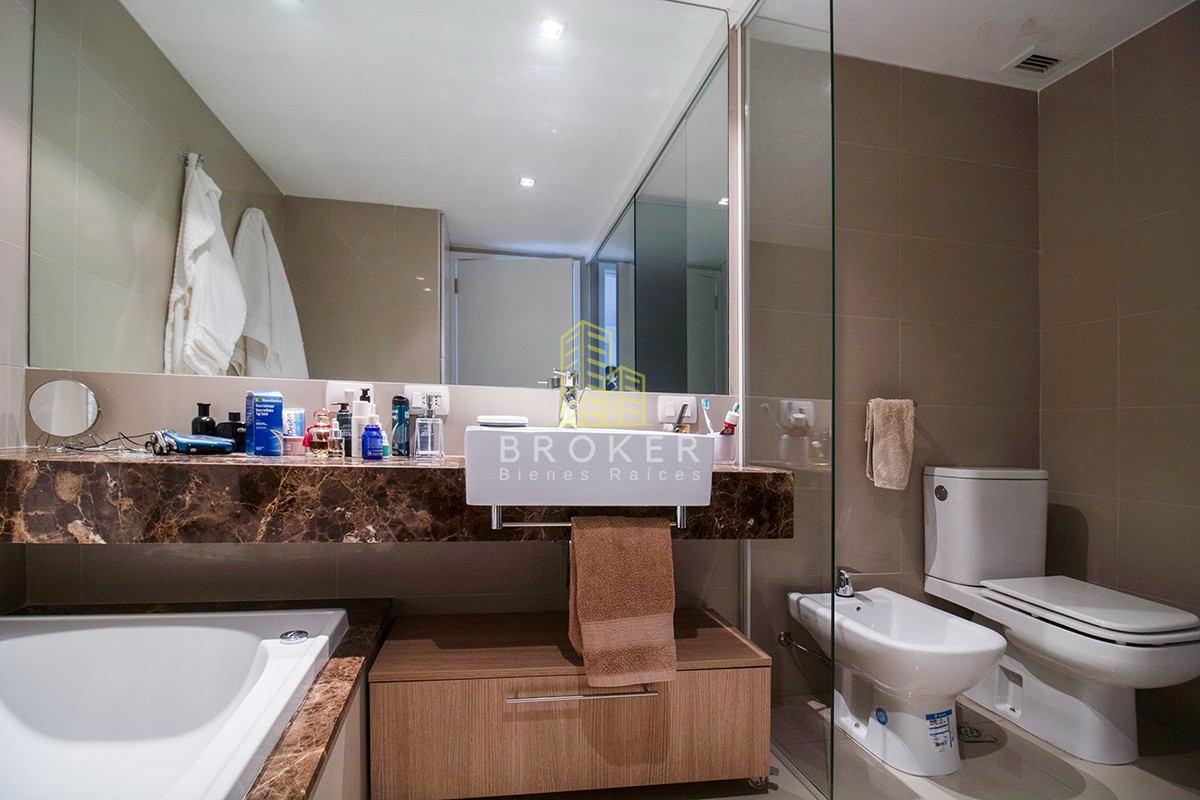 Apartamento ID.1669/Alquiler_de_apartamento_de_3_dormitorios_primera_linea_Brava_en_Punta_del_Este,_Uruguay. - Alquiler de apartamento de 3 dormitorios primera linea Brava en Punta del Este, Uruguay.
