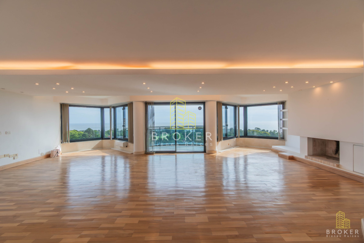 Apartamento ID.503 - Penthouse de 4 dormitorios en Golf Punta Carretas Barbacoa propia! Garage Doble