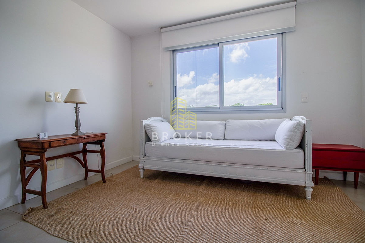 Apartamento ID.806/Venta_o_alquiler_de_Penthouse_en_primera_linea_en_Pinares._Punta_del_Este,_Uruguay. - Venta o alquiler de Penthouse en primera linea en Pinares. Punta del Este, Uruguay.