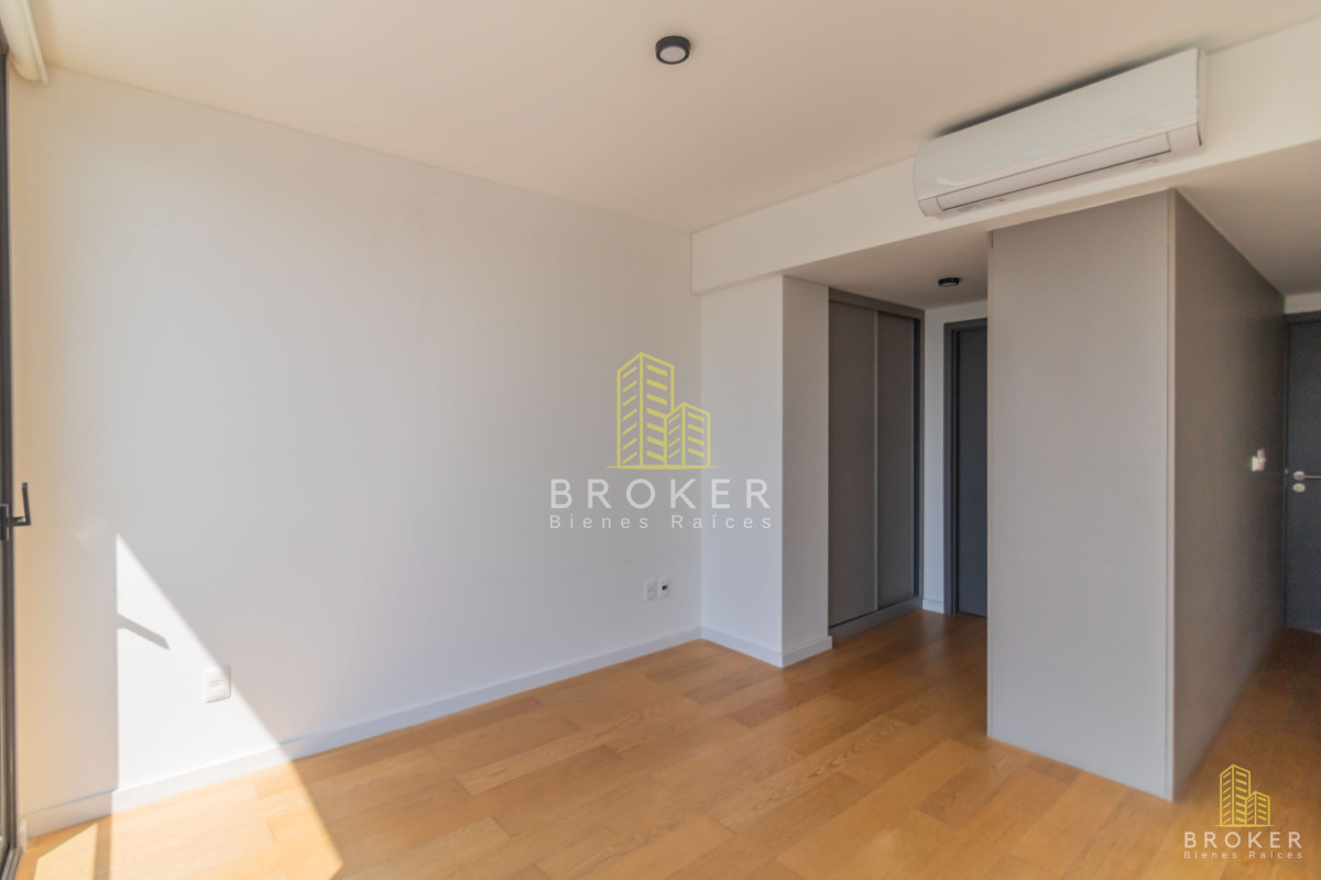 Apartamento ID.106/Venta_Apartamento__Triplex_3_Dormitorios_En_Carrasco__(ref:_Bkb-1775) - Venta Apartamento  Triplex 3 Dormitorios En Carrasco  (ref: Bkb-1775)