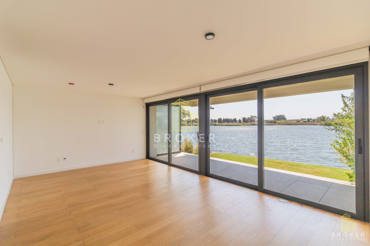 Apartamento ID.106/Venta_Apartamento__Triplex_3_Dormitorios_En_Carrasco__(ref:_Bkb-1775) - Venta Apartamento  Triplex 3 Dormitorios En Carrasco  (ref: Bkb-1775)