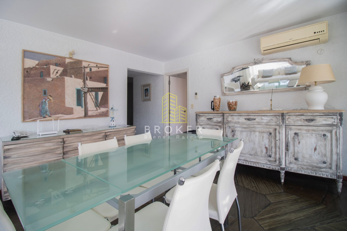 Apartamento ID.1102/Venta_de_luminoso_apartamento_en_Peninsula._Punta_del_Este,_Uruguay. - Venta de luminoso apartamento en Peninsula. Punta del Este, Uruguay.