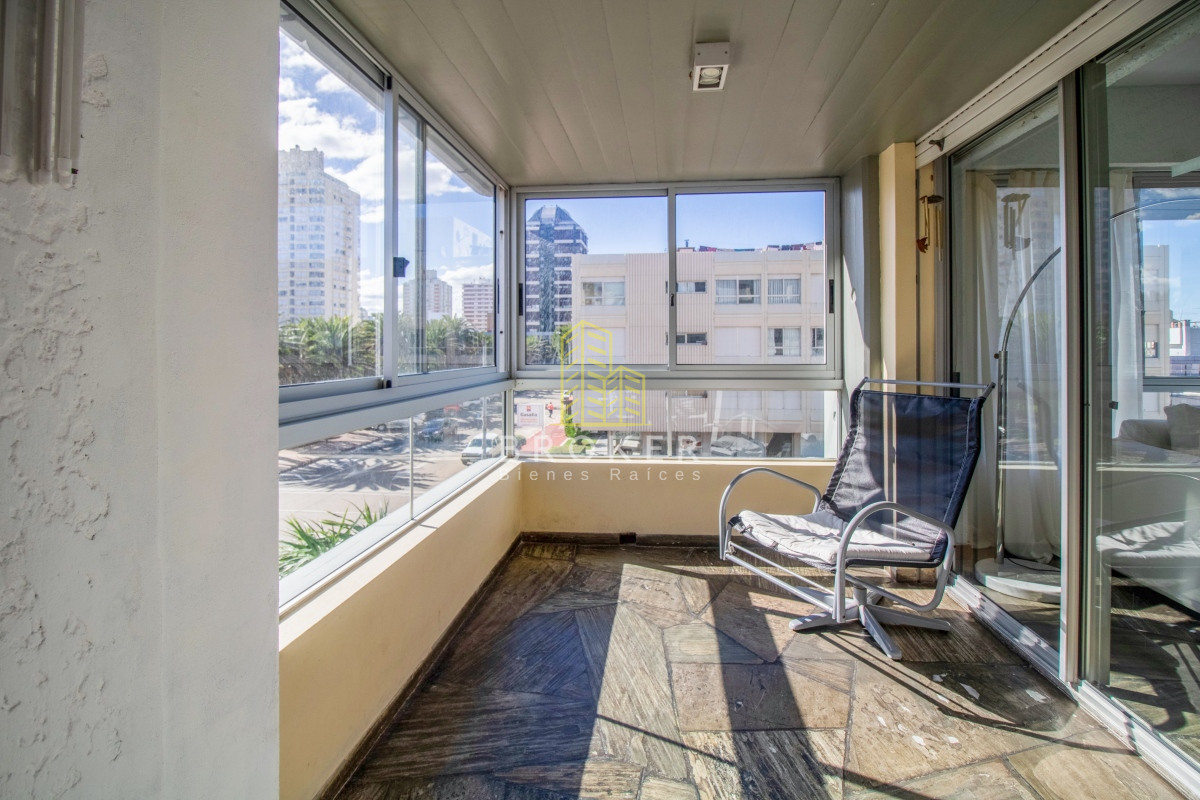 Apartamento ID.1102/Venta_de_luminoso_apartamento_en_Peninsula._Punta_del_Este,_Uruguay. - Venta de luminoso apartamento en Peninsula. Punta del Este, Uruguay.