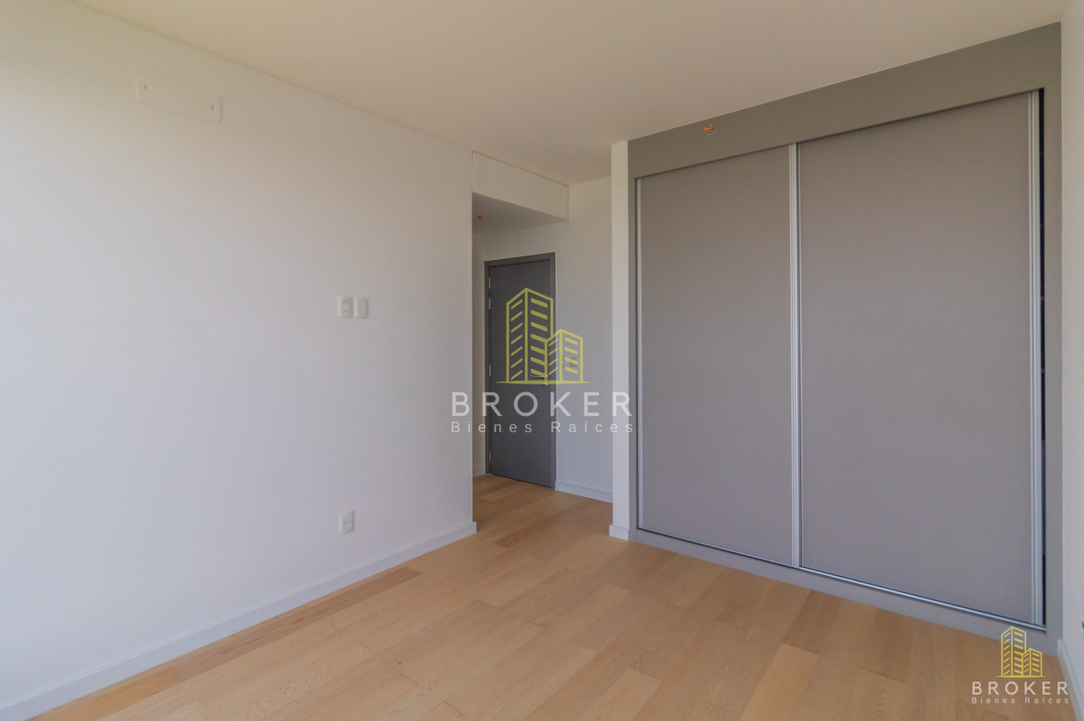 Apartamento ID.2440/venta_duplex_4_suites_en_carrasco_boating - venta duplex 4 suites en carrasco boating