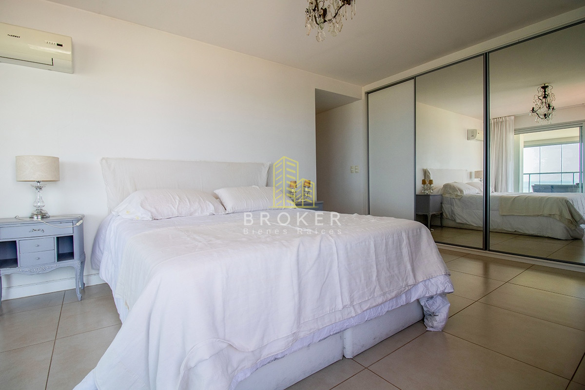 Apartamento ID.806/Venta_o_alquiler_de_Penthouse_en_primera_linea_en_Pinares._Punta_del_Este,_Uruguay. - Venta o alquiler de Penthouse en primera linea en Pinares. Punta del Este, Uruguay.