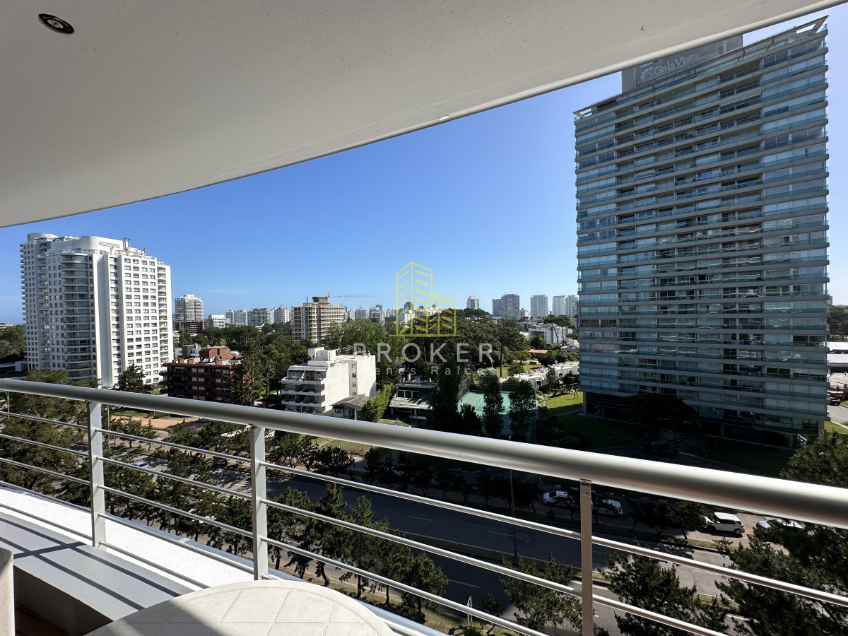 Apartamento ID.2109 - Venta de departamento de dos dormitorios en 360, zona Shopping, Punta del Este, Uruguay.