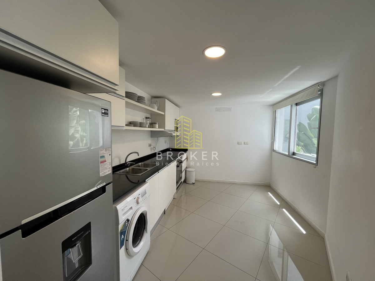 Apartamento ID.2105/Venta_Apartamento_Primera_Linea_Mansa_frente_al_mar_con_Parrillero_propio._Punta_del_Este_Uruguay - Venta Apartamento Primera Linea Mansa frente al mar con Parrillero propio. Punta del Este Uruguay