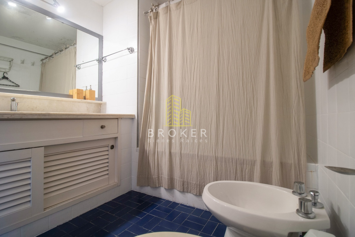 Apartamento ID.1102/Venta_de_luminoso_apartamento_en_Peninsula._Punta_del_Este,_Uruguay. - Venta de luminoso apartamento en Peninsula. Punta del Este, Uruguay.
