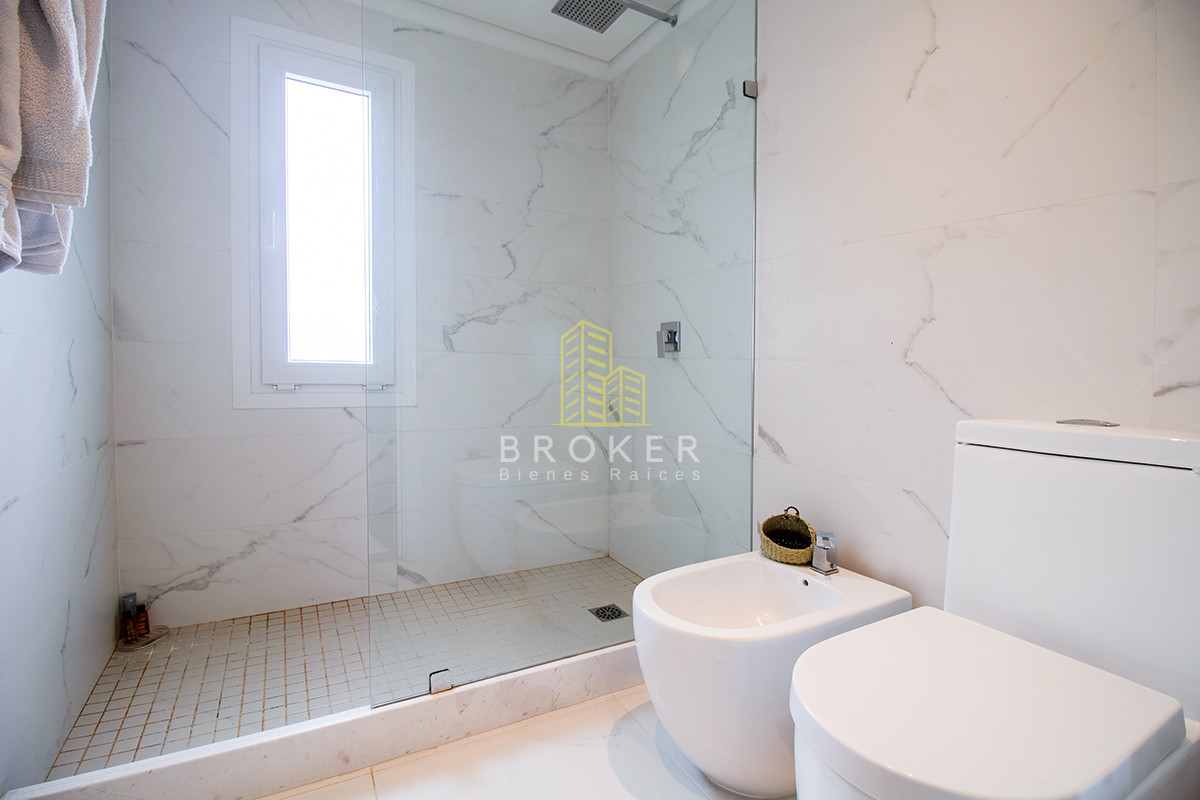Apartamento ID.528/Venta_de_Penthouse_duplex_en_edificio_de_alta_gama_a_250_metros_del_mar,_Playa_Brava,_Punta_del_Este._Uruguay - Venta de Penthouse duplex en edificio de alta gama a 250 metros del mar, Playa Brava, Punta del Este. Uruguay