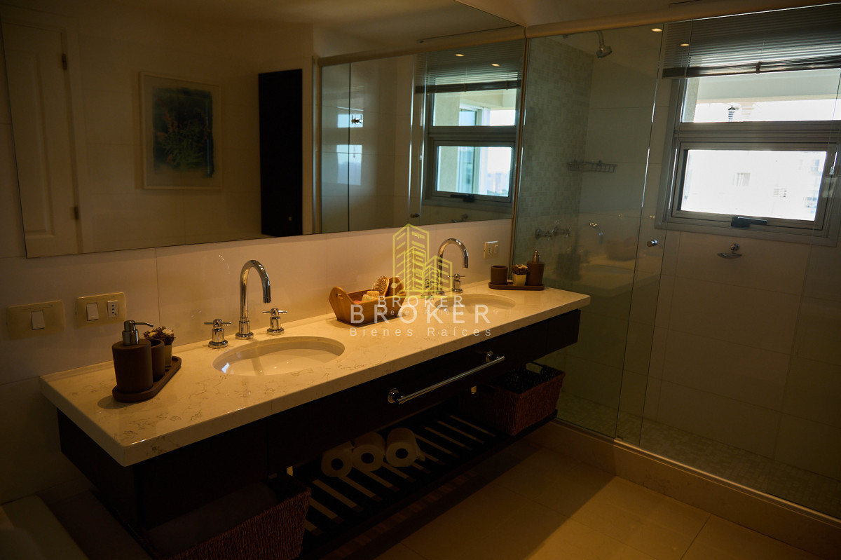 Apartamento ID.1335/Venta_apartamento_4_suites_en_Playa_Brava_en_edificio_de_categoría_Torre_Lobos. - Venta apartamento 4 suites en Playa Brava en edificio de categoría Torre Lobos.