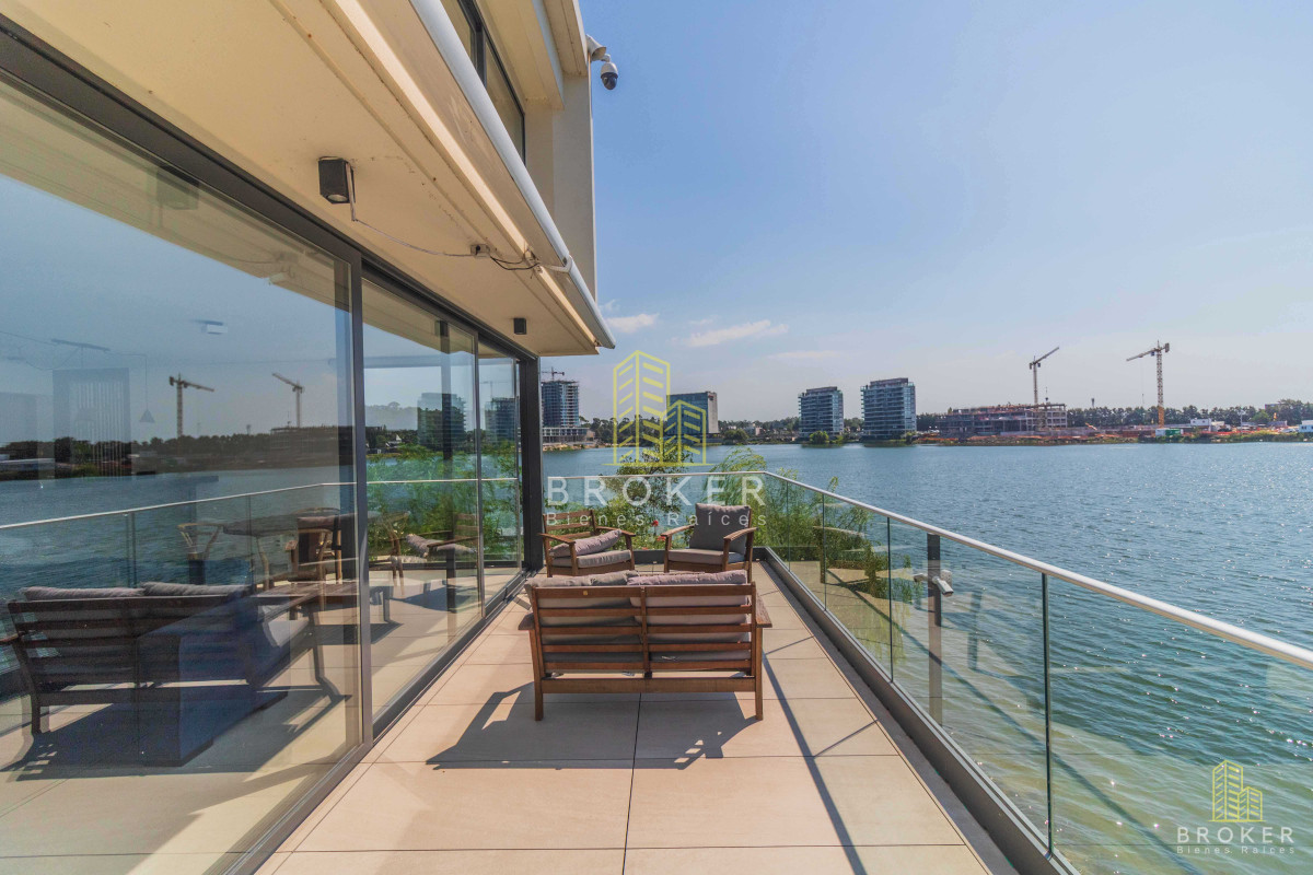 Apartamento ID.143/Venta_Apartamento__Triplex_3_Dormitorios_En_Carrasco__(ref:_Bkb-1303) - Venta Apartamento Carrasco 3 Dormitorio Triplex al lago
