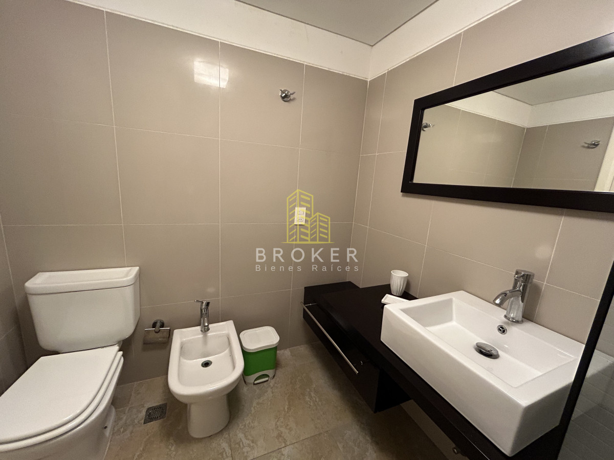 Apartamento ID.2305/OPORTUNIDAD_penthouse_de_200m2_con_terraza_exclusiva_y_parrillero_en_edificio_con_servicios_en_Punta_del_Este - OPORTUNIDAD penthouse de 200m2 con terraza exclusiva y parrillero en edificio con servicios en Punta del Este