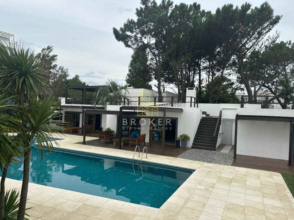 Apartamento ID.9208/Alquiler_departamento_Punta_del_Este_Mansa_de_categoria_en_primerisima_linea_en_playa_mansa_con_todos_los_amenities - Alquiler departamento Punta del Este Mansa de categoria en primerisima linea en playa mansa con todos los amenities