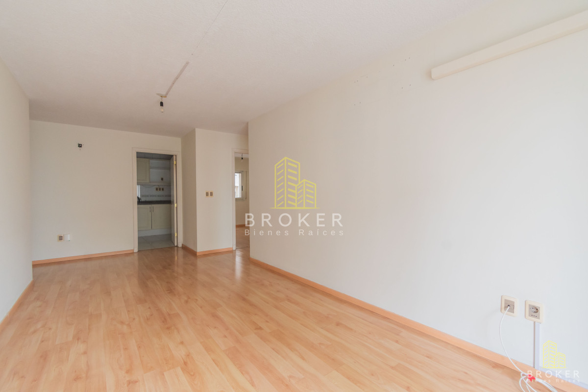 Apartamento ID.1939/VENTA_DE_APARTAMENTO_2_DORMITORIOS_Y_1_BAÑO_Y_GARAGE_-_TRES_CRUCES._Montevideo_Uruguay. - VENTA DE APARTAMENTO 2 DORMITORIOS Y 1 BAÑO Y GARAGE - TRES CRUCES. Montevideo Uruguay.