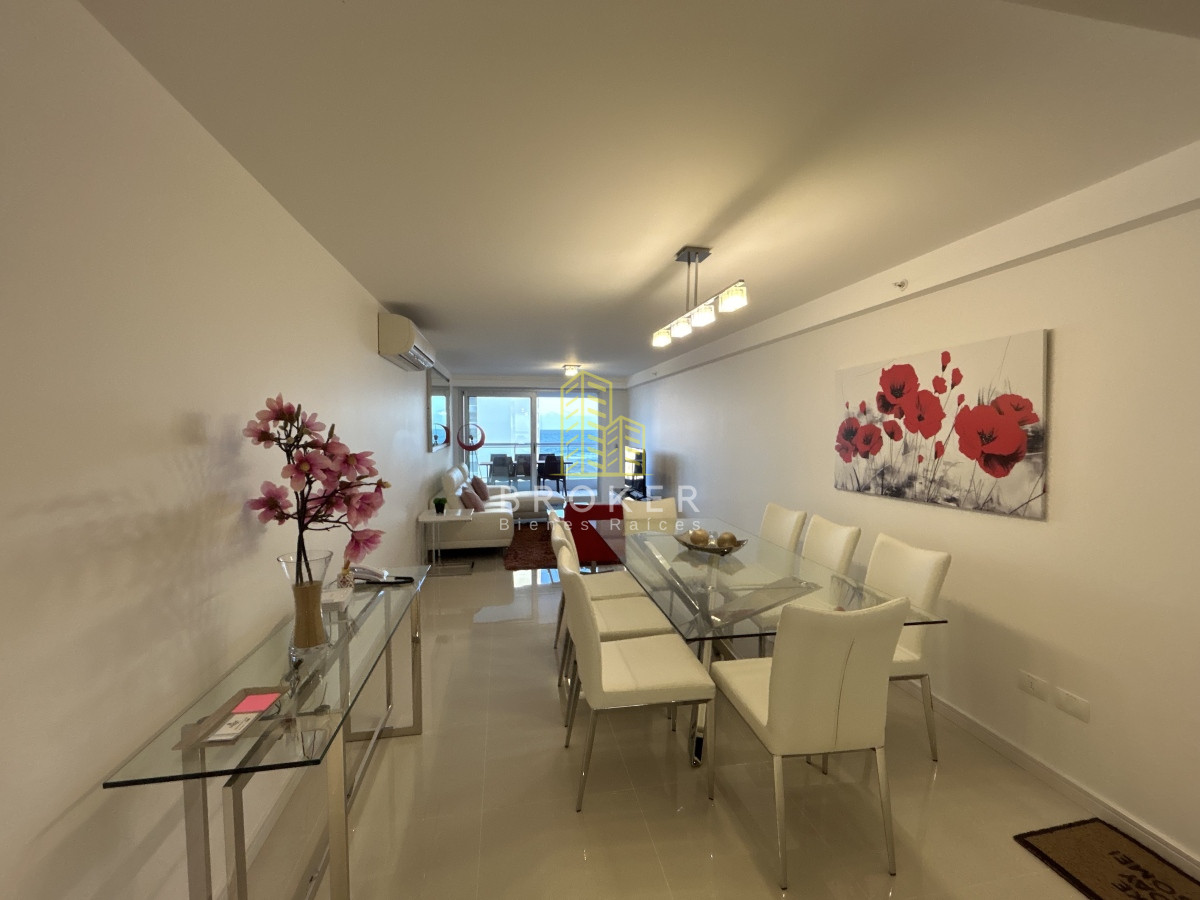 Apartamento ID.1868/Venta_de_apartamento_dos_dormitorios_con_vista_al_mar_en_torre_de_primera_categoria_en_Punta_del_Este.,_Uruguay - Venta de apartamento dos dormitorios con vista al mar en torre de primera categoria en Punta del Este., Uruguay