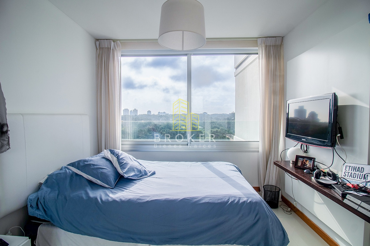 Apartamento ID.1669/Alquiler_de_apartamento_de_3_dormitorios_primera_linea_Brava_en_Punta_del_Este,_Uruguay. - Alquiler de apartamento de 3 dormitorios primera linea Brava en Punta del Este, Uruguay.