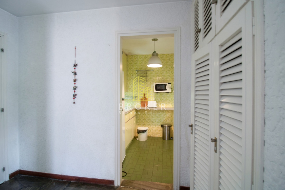 Apartamento ID.1102/Venta_de_luminoso_apartamento_en_Peninsula._Punta_del_Este,_Uruguay. - Venta de luminoso apartamento en Peninsula. Punta del Este, Uruguay.