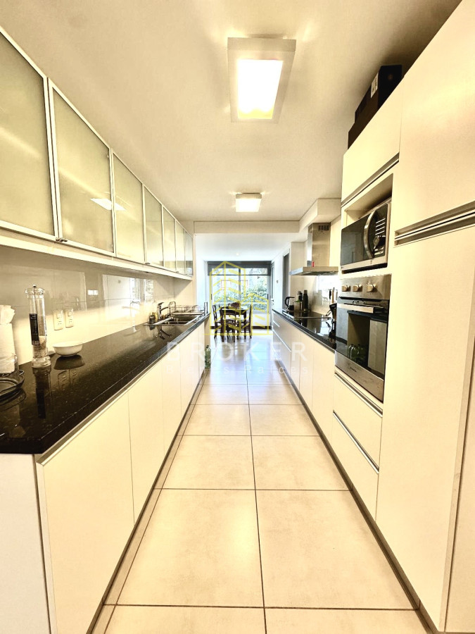 Apartamento ID.2392/Apartamento_Duplex_en_primera_linea_de_Punta_del_Este_frente_al_mar_Playa_Mansa - Apartamento Duplex en primera linea de Punta del Este frente al mar Playa Mansa