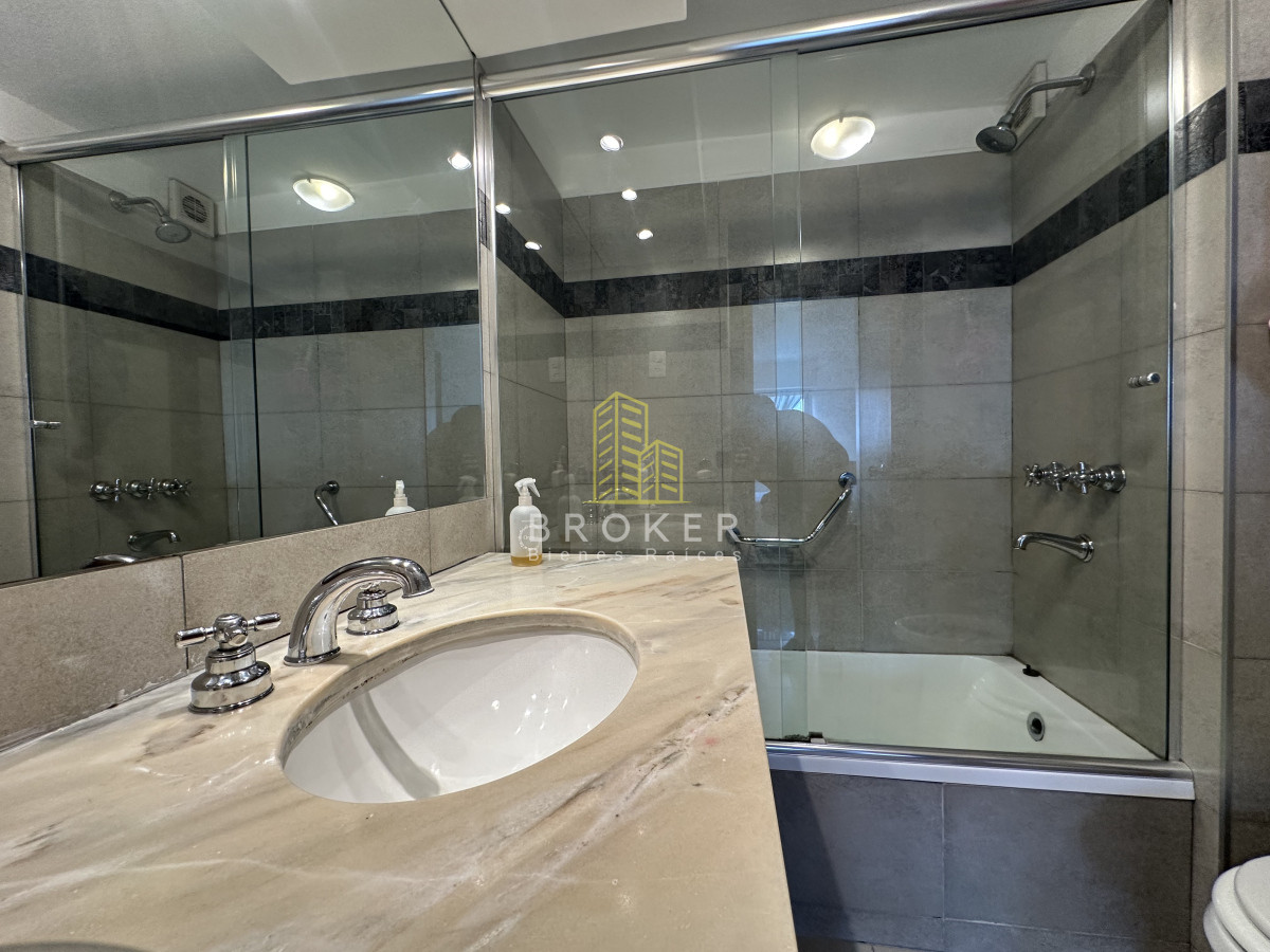 Apartamento ID.809/Alquiler_de_apartamento_de_3_dormitorios_con_todos_los_amenities - Alquiler anual de apartamento de 3 dormitorios con todos los amenities. Punta del Este, Uruguay.