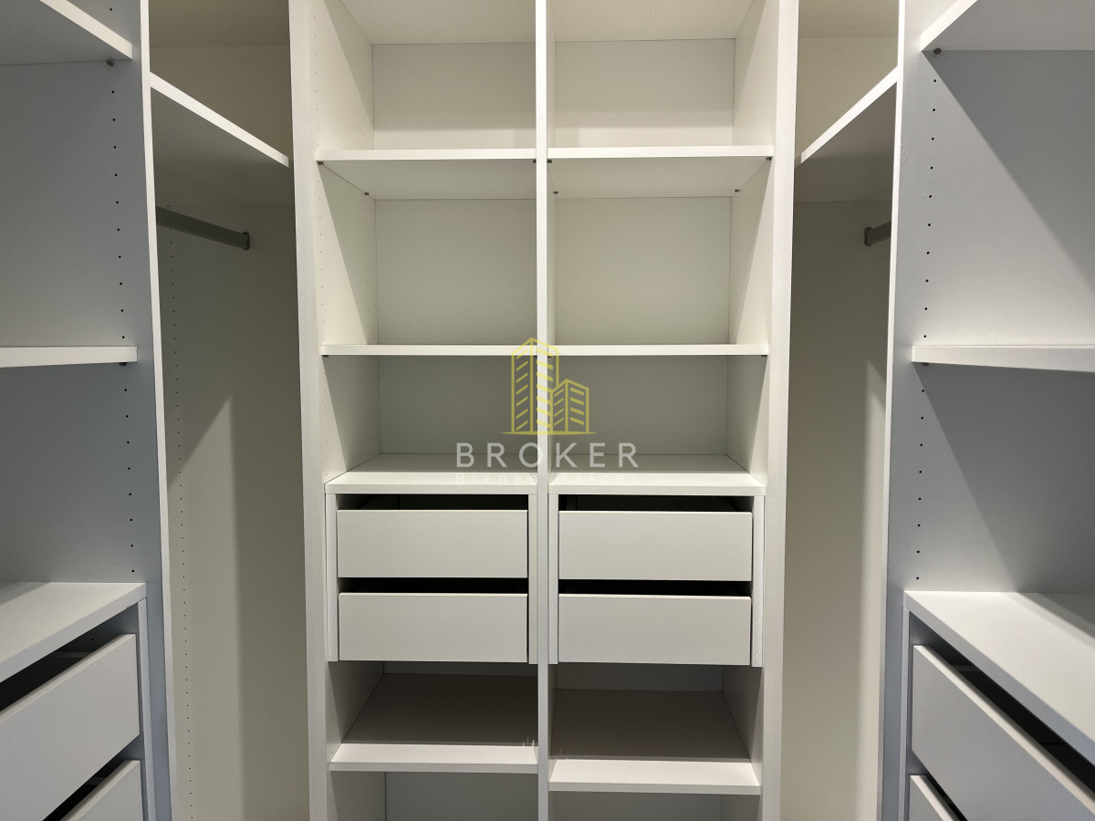 Apartamento ID.8836/Apartamento_de_3_Dormitorios_Vista_al_Mar_en_Playa_Brava_Primera_Linea_Punta_del_Este - Apartamento de 3 Dormitorios Vista al Mar en Playa Brava Primera Linea Punta del Este