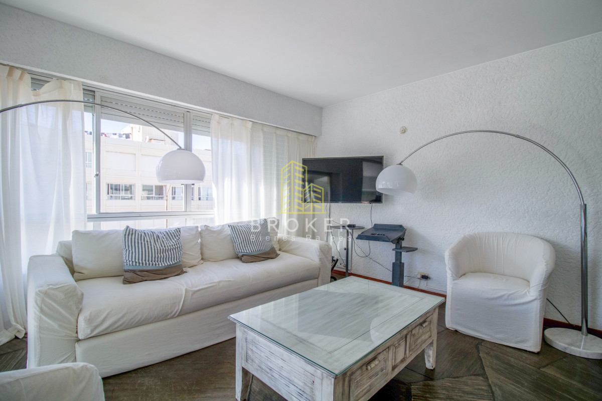 Apartamento ID.1102/Venta_de_luminoso_apartamento_en_Peninsula._Punta_del_Este,_Uruguay. - Venta de luminoso apartamento en Peninsula. Punta del Este, Uruguay.