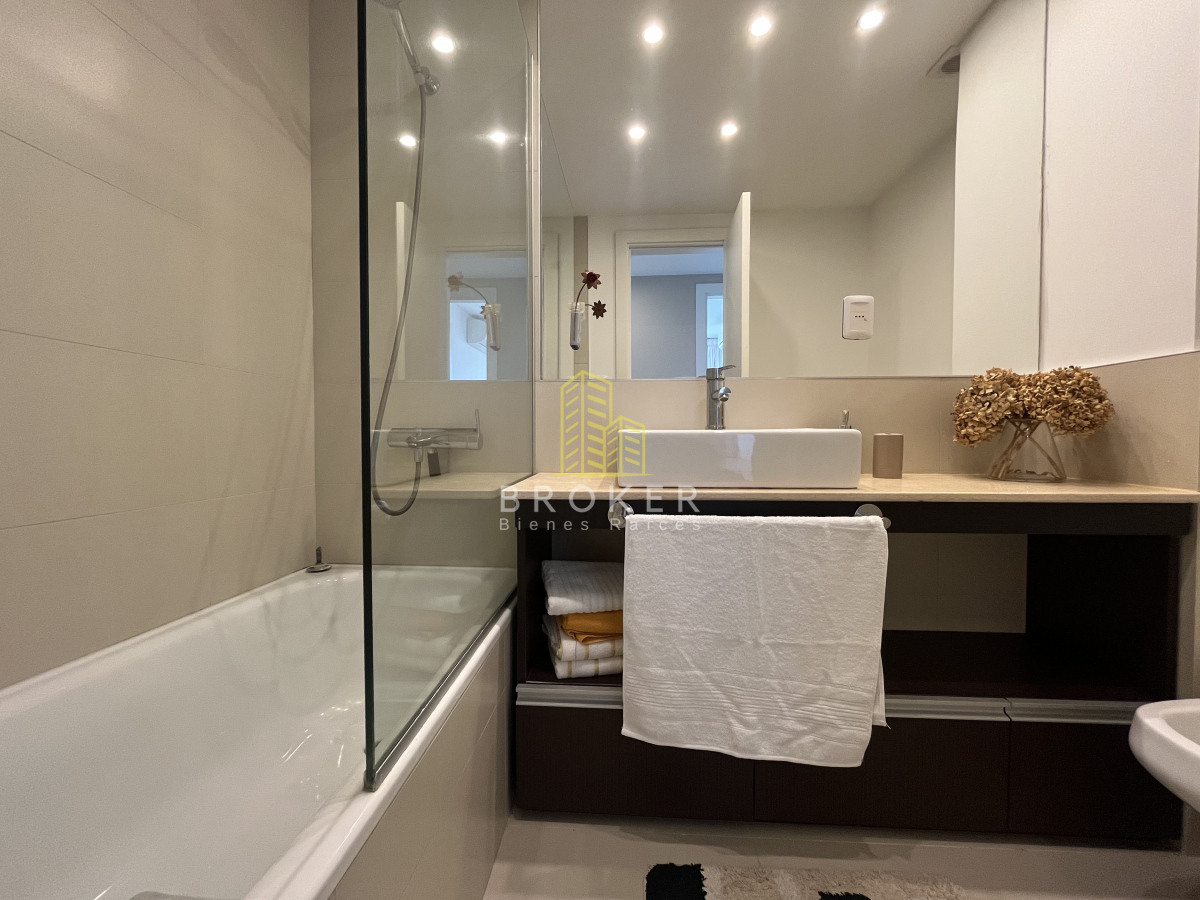 Apartamento ID.8804/Apartamento_en_Venta_2_Dormitorios_Frente_al_Mar_en_Playa_Mansa_Punta_del_Este_ - Apartamento en Venta 2 Dormitorios Frente al Mar en Playa Mansa Punta del Este 