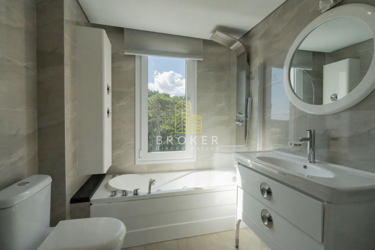 Apartamento ID.2172/Apartamento_en_Venta_3_dormitorios_con_Vista_al_Mar_Mansa_Pinares_AZURE_TOWERS_Punta_del_Este_Uruguay - Apartamento en Venta 3 dormitorios con Vista al Mar Mansa Pinares AZURE TOWERS Punta del Este Uruguay