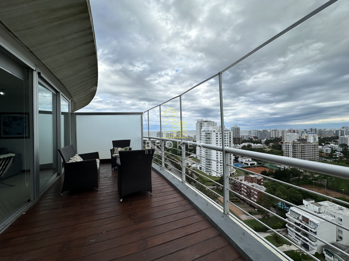 Apartamento ID.2024/Venta_y_alquiller_de_espectacular_penthouse_con_vista_a_toda_la_ciudad_y_las_playas_de_Punta_del_Este. - Venta y alquiller de espectacular penthouse con vista a toda la ciudad y las playas de Punta del Este.