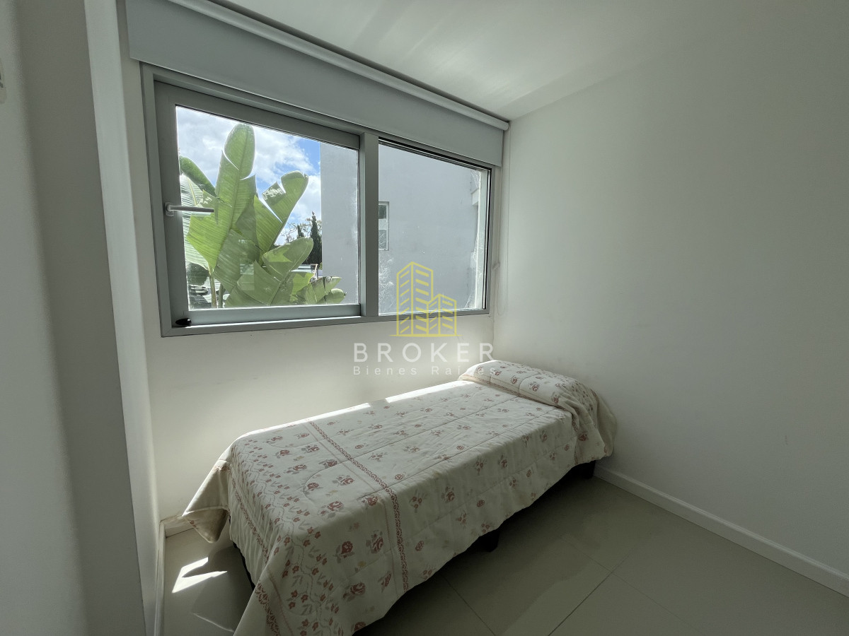 Apartamento ID.2105/Venta_Apartamento_Primera_Linea_Mansa_frente_al_mar_con_Parrillero_propio._Punta_del_Este_Uruguay - Venta Apartamento Primera Linea Mansa frente al mar con Parrillero propio. Punta del Este Uruguay